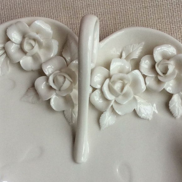 Antique Reflections ivory ceramic candy-trinket - Picture 5 of 5